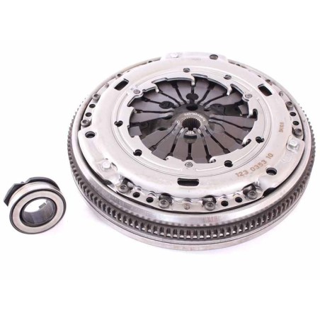 VW JETTA IV 1.9 TDi Turbo Diesel 81KW 99-04 with Complete Damped Flywheel Clutch Replacement